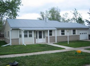 906 E St, Edgemont, SD 57735