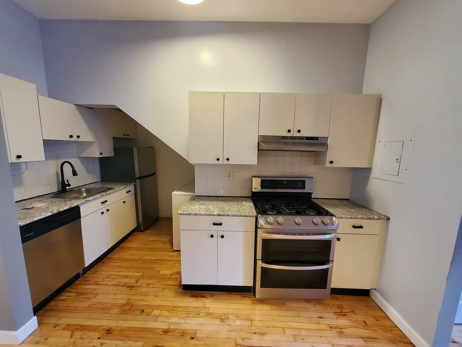 2 bed, 800 sqft, $3,700 — Photo 4