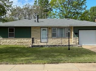 1418 Dover Cir, Salina, KS 67401