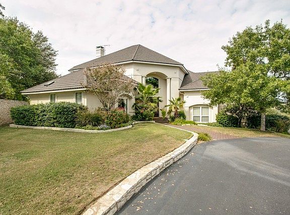 3rd image of 1300 Lady Amber Ln