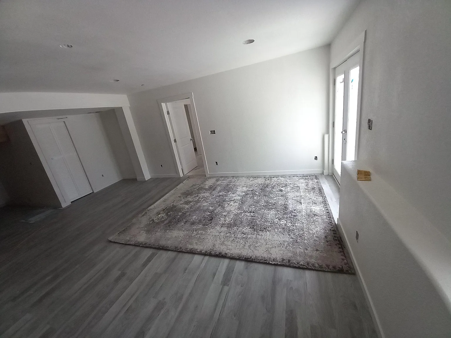 4 bed, 3.0 bath, 3800 sqft, $1,334 — Photo 3
