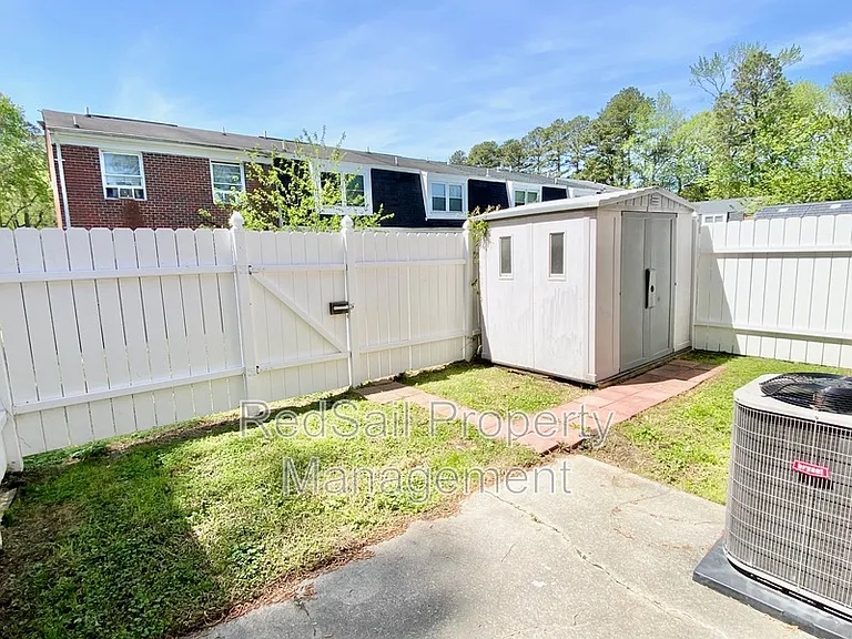376 Susan Constant Dr — Photo 3
