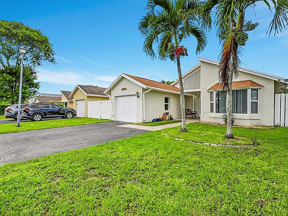 3rd image of 9941 NW 45th Street