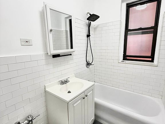 4th image of 24-36 43rd St #1A