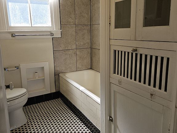 5th image of 1837 Pine St