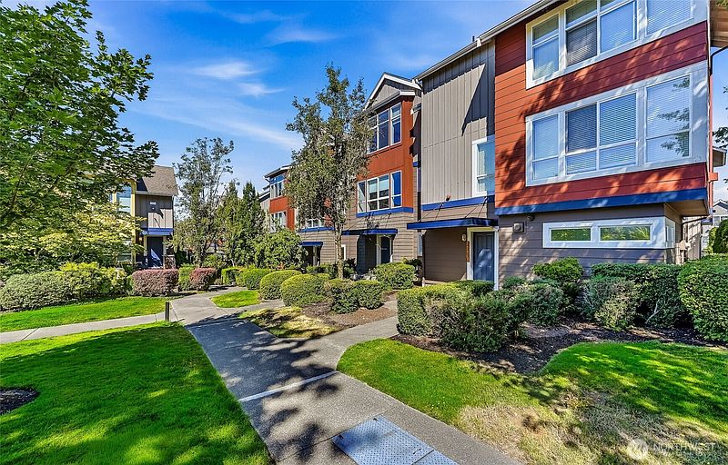 3rd image of 1771 25th Avenue NE