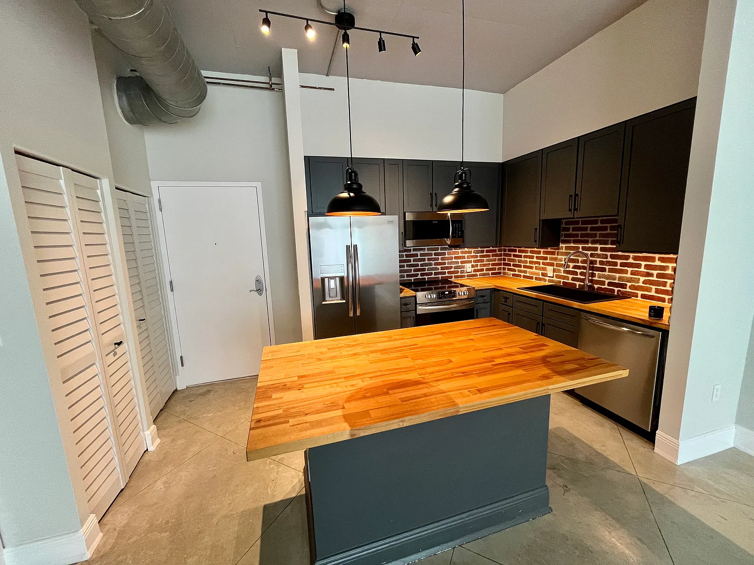 1 bed, 796 sqft, $2,790 — Photo 3