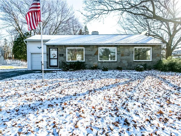 7 Kelly Dr, Manlius, NY 13104