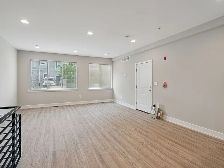 2612 Annin St #2 — Photo 9