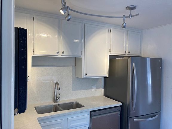 4th image of 1037 Agate St