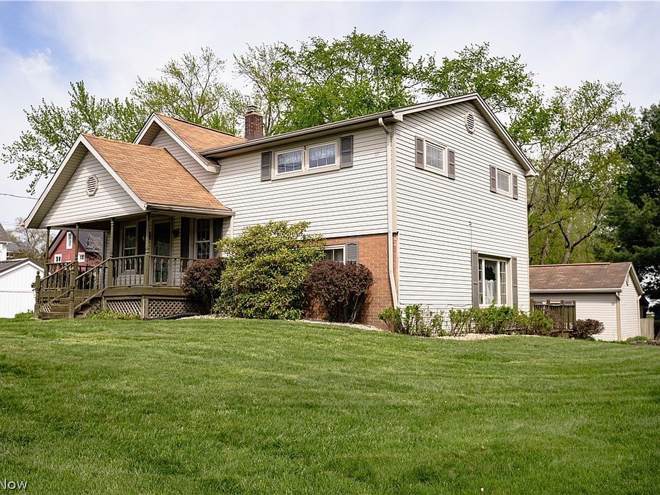 1st image of 518 Hoover Pl SE