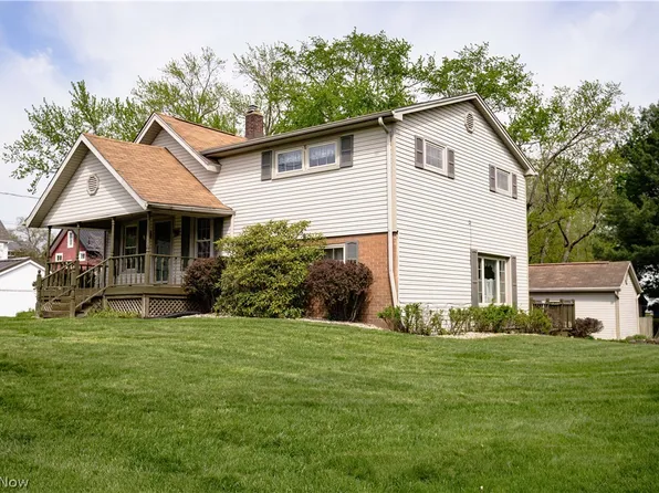 518 Hoover Pl SE, Hartville, OH 44632