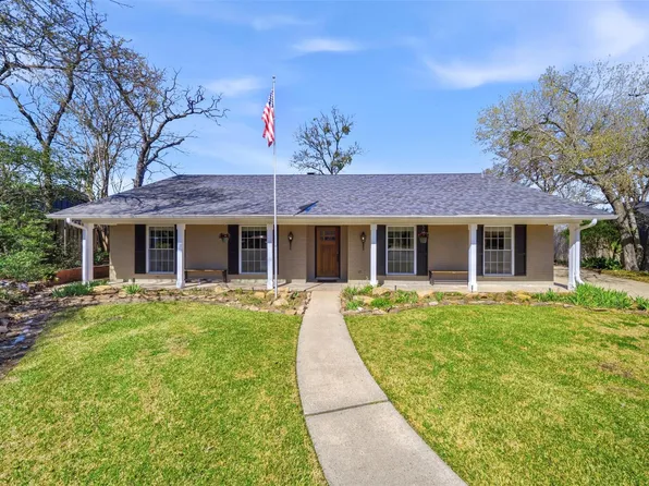 2705 Wood Cliff Ct, College Station, TX 77845