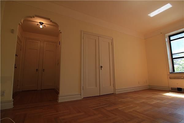 2nd image of 25 Parade Pl APT 6L