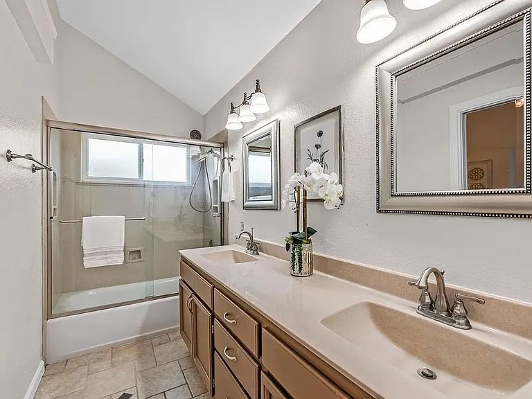 7293 Valley Trails Dr — Photo 20