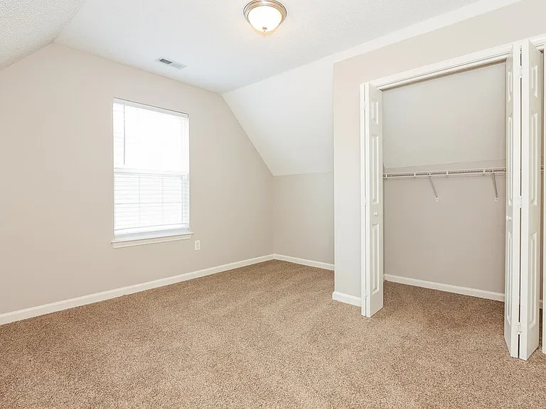 715 Almora Dr — Photo 11