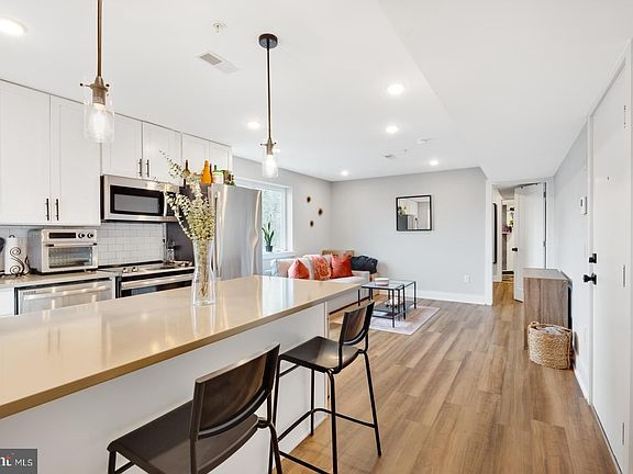 2nd image of 3965 Lancaster Ave #204