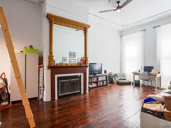 752 S 10th St, Philadelphia, PA
