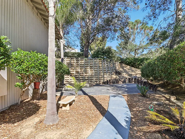 La Jollan Townhomes — Photo 60