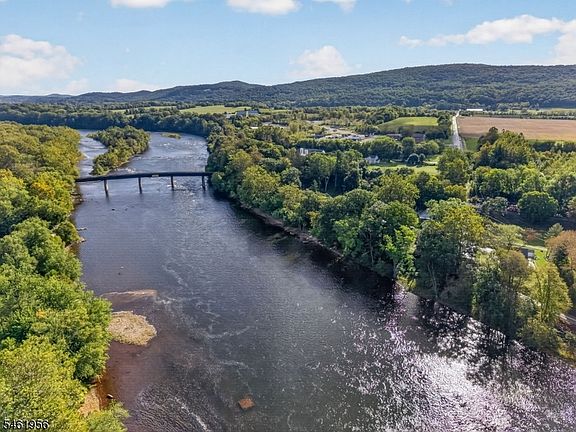 3rd image of 3097 River Rd