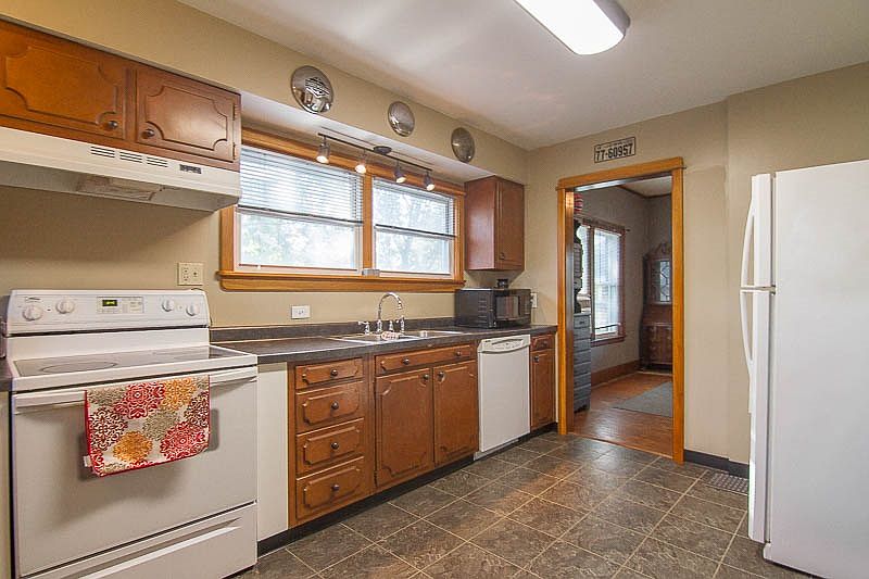 311 D Ave, Kalona, IA 52247 Zillow