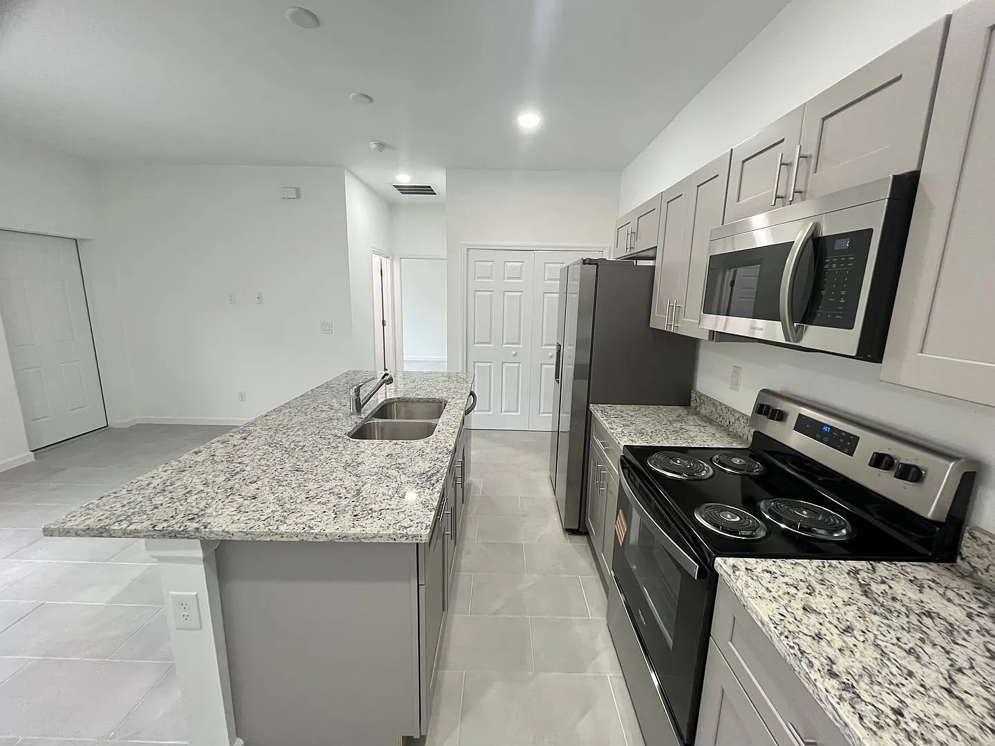 One Of A Kind! Brand New 1 Bedroom-1 Bath- 1 Car Garage In Desirable Lehigh Acres! — Photo 3