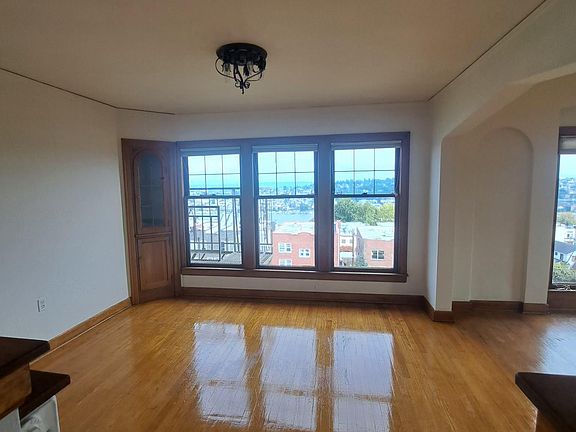 4th image of 1906 Bigelow Ave N #402