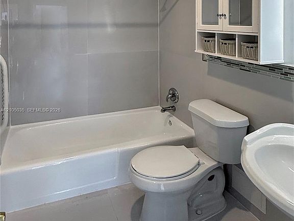 5th image of 852 SW 1st St APT 6