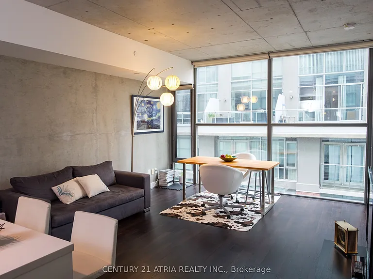 25 Oxley St #706 — Photo 3