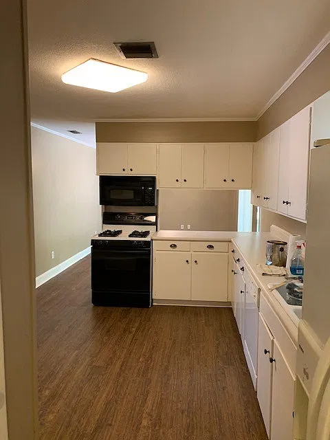 3 Bedroom 2 Bath Brick home in Valdosta — Photo 2