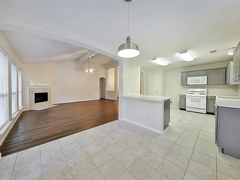 17210 Red River Trl — Photo 10