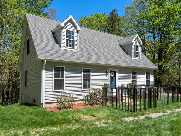 9 Lois Ln, Holland, MA 01521