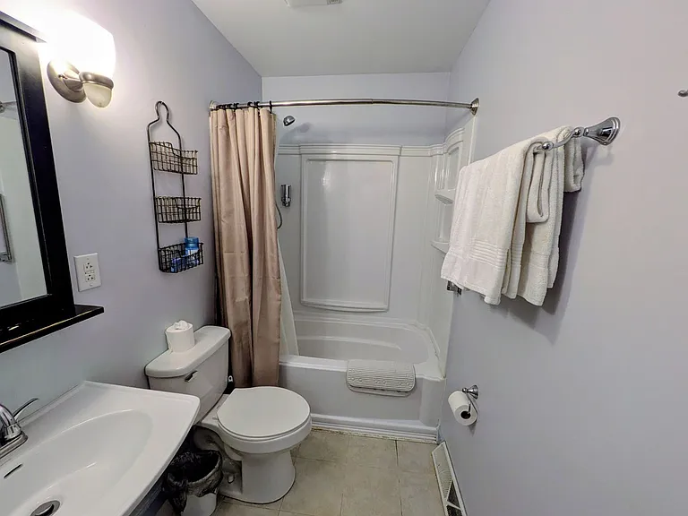 1126 Martin St — Photo 11