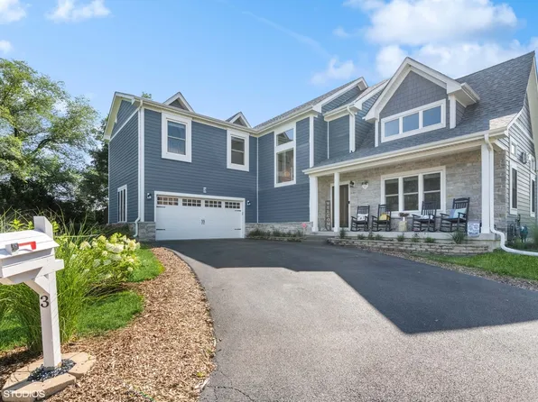 3 Park Place Cir, Hawthorn Woods, IL 60047