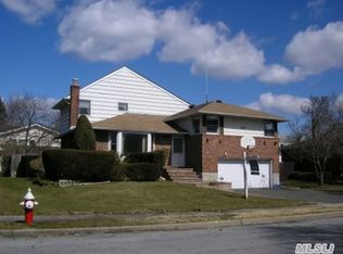 57 Shelter Hill Rd, Plainview, NY 11803