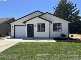 358 Mathews Dr, Myrtle Creek, OR 97457