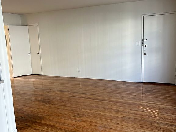 2nd image of 540 San Vicente Blvd #22