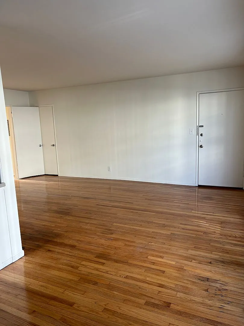 Building Photo - 540 San Vicente Blvd