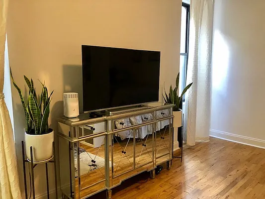 Rented by Buchbinder & Warren | media 23