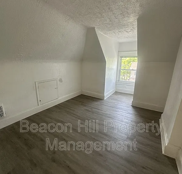 1125 E 99th St — Photo 7