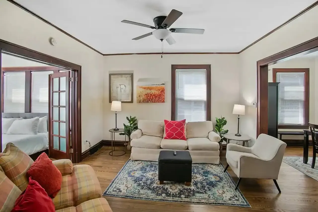3 bed, 1200 sqft, $2,500 — Photo 3