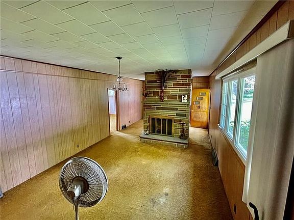 4th image of 805 3rd Ave