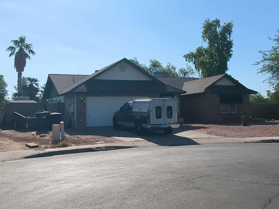 2nd image of 2424 E Crescent Cir