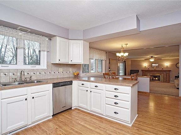 4th image of 8601 Oakwood Ln