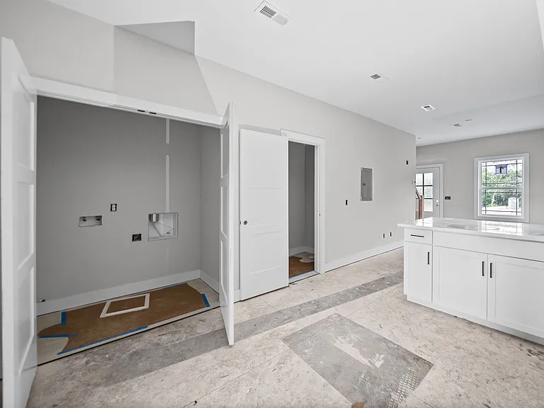 601 Mann Cir #1-5 — Photo 8