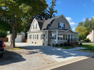 315 1/2 Oak Ave, Spring Lake, MI 49456