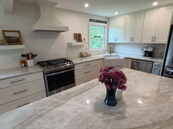 75 Alvord St, South Hadley, MA 01075