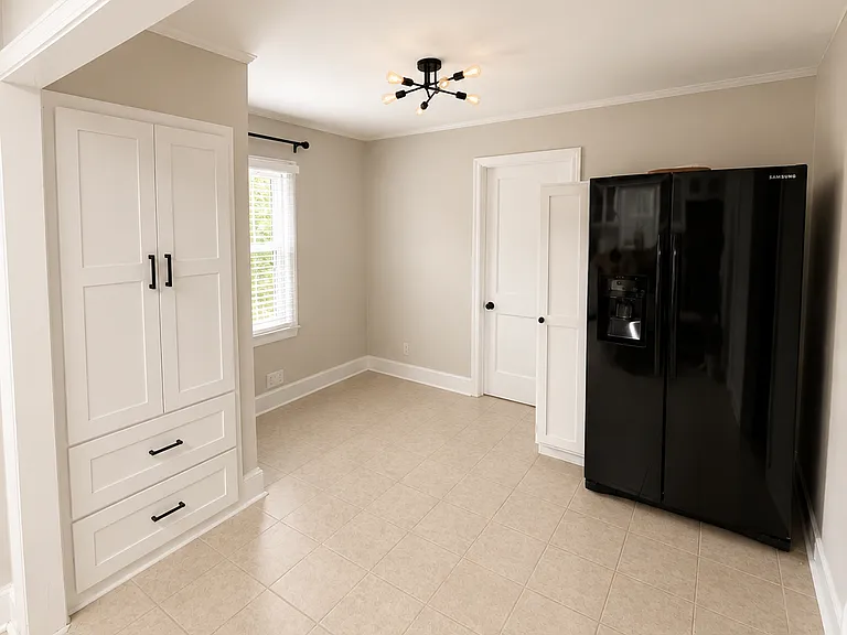 638 Brooks Ave — Photo 4