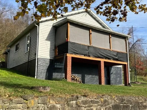 527 3rd St, Isabella, PA 15447