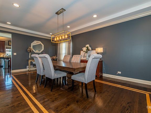 3rd image of 447 Arbor Ln
